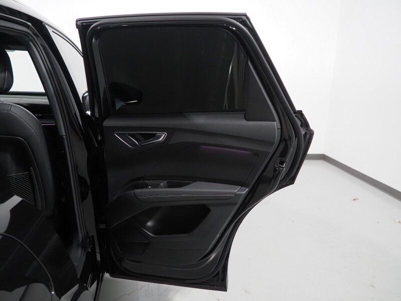 2024 Audi Q4 e-tron Premium Plus 40 *NAVIGATION, VIRTUAL COCKPIT, ADAPTIVE CRUISE, SAFETY ALERTS, PANORAMA MOONROOF, LEATHER, HEATED SEATS/STEERING, POWER LIFTGATE, WIRELESS CHARGING, ANDROID & APPLE Round Rock TX