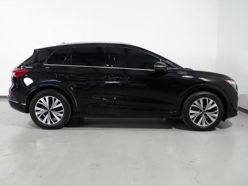 2024 Audi Q4 e-tron Premium Plus 40 *NAVIGATION, VIRTUAL COCKPIT, ADAPTIVE CRUISE, SAFETY ALERTS, PANORAMA MOONROOF, LEATHER, HEATED SEATS/STEERING, POWER LIFTGATE, WIRELESS CHARGING, ANDROID & APPLE Round Rock TX