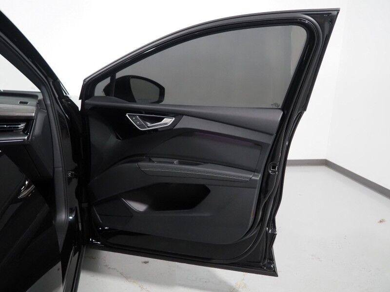 2024 Audi Q4 e-tron Premium Plus 40 *NAVIGATION, VIRTUAL COCKPIT, ADAPTIVE CRUISE, SAFETY ALERTS, PANORAMA MOONROOF, LEATHER, HEATED SEATS/STEERING, POWER LIFTGATE, WIRELESS CHARGING, ANDROID & APPLE Round Rock TX