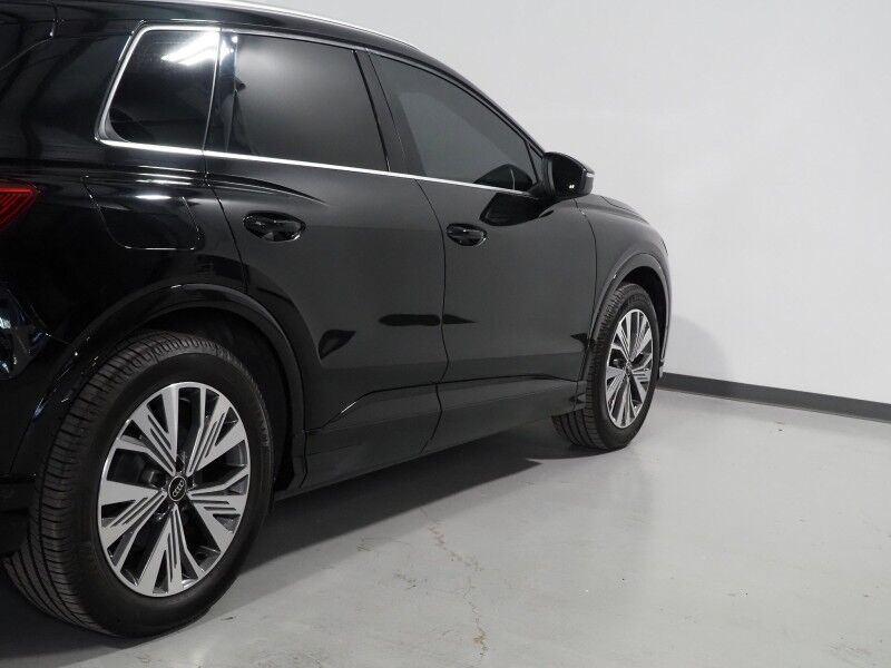 2024 Audi Q4 e-tron Premium Plus 40 *NAVIGATION, VIRTUAL COCKPIT, ADAPTIVE CRUISE, SAFETY ALERTS, PANORAMA MOONROOF, LEATHER, HEATED SEATS/STEERING, POWER LIFTGATE, WIRELESS CHARGING, ANDROID & APPLE Round Rock TX