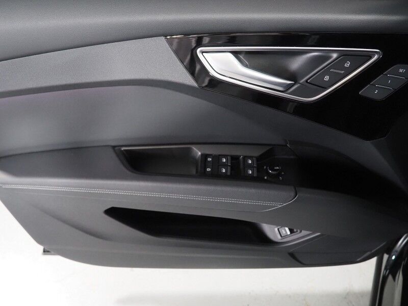 2024 Audi Q4 e-tron Premium Plus 40 *NAVIGATION, VIRTUAL COCKPIT, ADAPTIVE CRUISE, SAFETY ALERTS, PANORAMA MOONROOF, LEATHER, HEATED SEATS/STEERING, POWER LIFTGATE, WIRELESS CHARGING, ANDROID & APPLE Round Rock TX