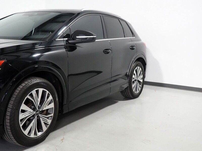2024 Audi Q4 e-tron Premium Plus 40 *NAVIGATION, VIRTUAL COCKPIT, ADAPTIVE CRUISE, SAFETY ALERTS, PANORAMA MOONROOF, LEATHER, HEATED SEATS/STEERING, POWER LIFTGATE, WIRELESS CHARGING, ANDROID & APPLE Round Rock TX