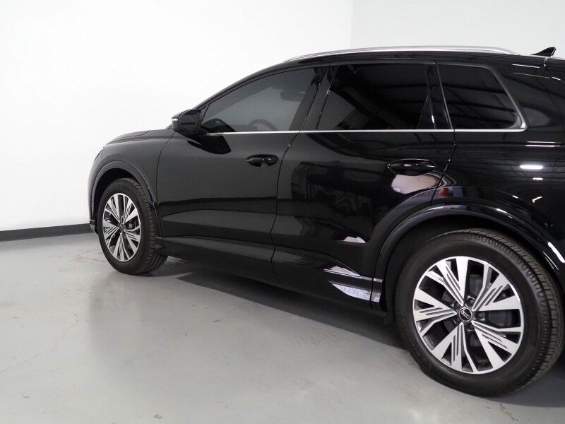 2024 Audi Q4 e-tron Premium Plus 40 *NAVIGATION, VIRTUAL COCKPIT, ADAPTIVE CRUISE, SAFETY ALERTS, PANORAMA MOONROOF, LEATHER, HEATED SEATS/STEERING, POWER LIFTGATE, WIRELESS CHARGING, ANDROID & APPLE Round Rock TX