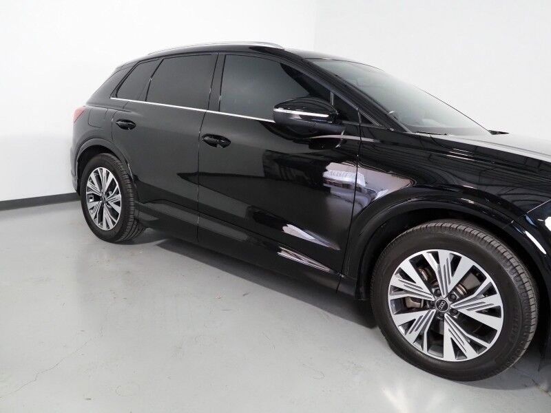 2024 Audi Q4 e-tron Premium Plus 40 *NAVIGATION, VIRTUAL COCKPIT, ADAPTIVE CRUISE, SAFETY ALERTS, PANORAMA MOONROOF, LEATHER, HEATED SEATS/STEERING, POWER LIFTGATE, WIRELESS CHARGING, ANDROID & APPLE Round Rock TX