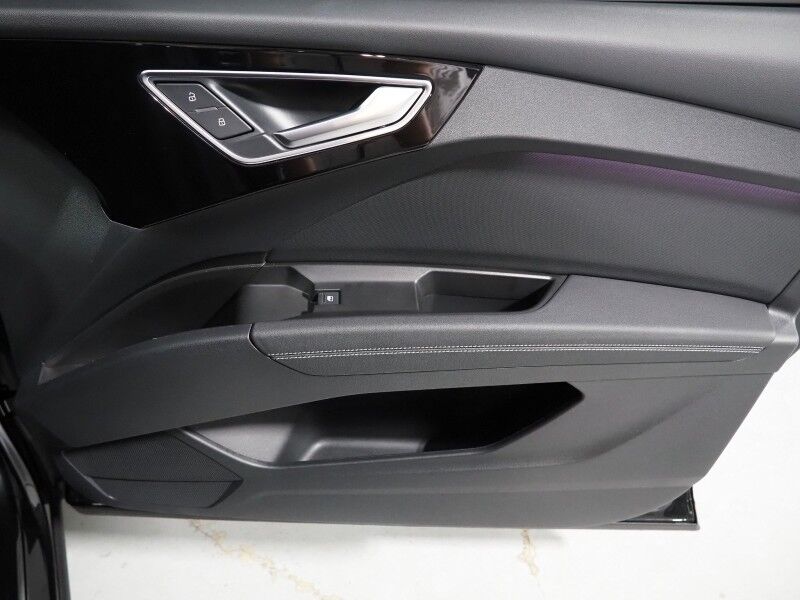 2024 Audi Q4 e-tron Premium Plus 40 *NAVIGATION, VIRTUAL COCKPIT, ADAPTIVE CRUISE, SAFETY ALERTS, PANORAMA MOONROOF, LEATHER, HEATED SEATS/STEERING, POWER LIFTGATE, WIRELESS CHARGING, ANDROID & APPLE Round Rock TX