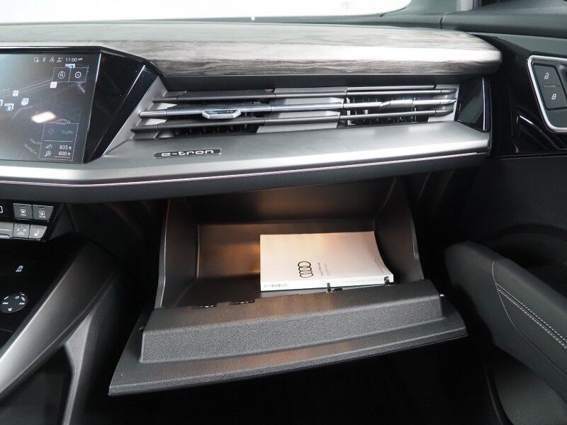 2024 Audi Q4 e-tron Premium Plus 40 *NAVIGATION, VIRTUAL COCKPIT, ADAPTIVE CRUISE, SAFETY ALERTS, PANORAMA MOONROOF, LEATHER, HEATED SEATS/STEERING, POWER LIFTGATE, WIRELESS CHARGING, ANDROID & APPLE Round Rock TX