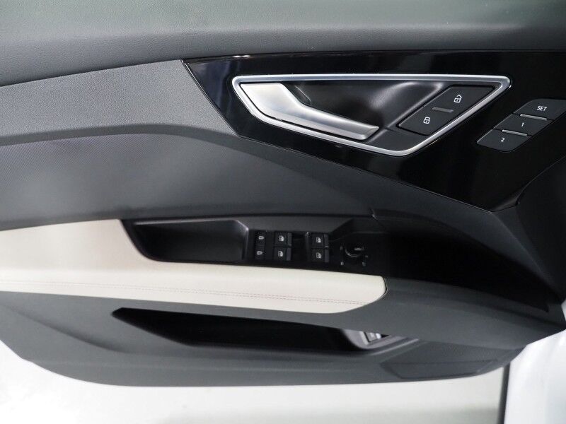 2024 Audi Q4 e-tron Premium Plus 50 Quattro *BLACK OPTIC PKG, NAVIGATION, VIRTUAL COCKPIT, ADAPTIVE CRUISE, SAFETY ALERTS, PANORAMA MOONROOF, LEATHER, HEATED SEATS/STEERING, SONOS AUDIO, WIRELESS CHARGING, ANDROID & APPLE Round Rock TX