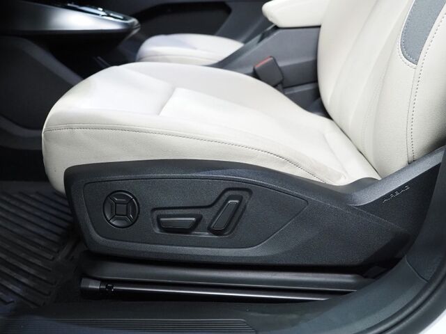 2024 Audi Q4 e-tron Premium Plus 50 Quattro *BLACK OPTIC PKG, NAVIGATION, VIRTUAL COCKPIT, ADAPTIVE CRUISE, SAFETY ALERTS, PANORAMA MOONROOF, LEATHER, HEATED SEATS/STEERING, SONOS AUDIO, WIRELESS CHARGING, ANDROID & APPLE Round Rock TX