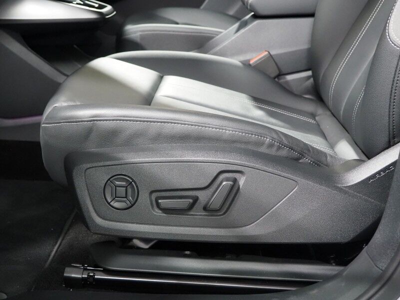 2024 Audi Q4 e-tron Premium Plus 55 Quattro *BLACK OPTIC PKG, NAVIGATION, VIRTUAL COCKPIT, ADAPTIVE CRUISE, SAFETY ALERTS, PANORAMA MOONROOF, LEATHER, HEATED SEATS/STEERING, WIRELESS CHARGING, ANDROID & APPLE Round Rock TX