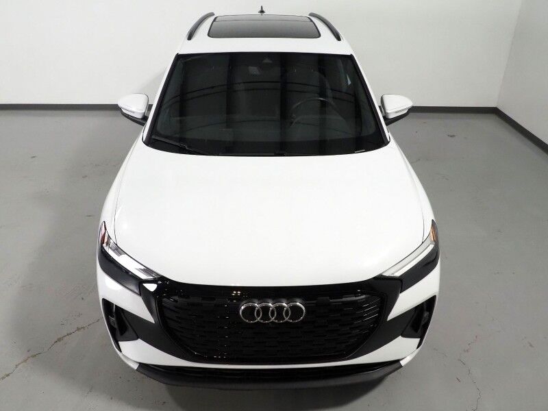 2024 Audi Q4 e-tron Premium Plus 55 Quattro *BLACK OPTIC PKG, NAVIGATION, VIRTUAL COCKPIT, ADAPTIVE CRUISE, SAFETY ALERTS, PANORAMA MOONROOF, LEATHER, HEATED SEATS/STEERING, WIRELESS CHARGING, ANDROID & APPLE Round Rock TX