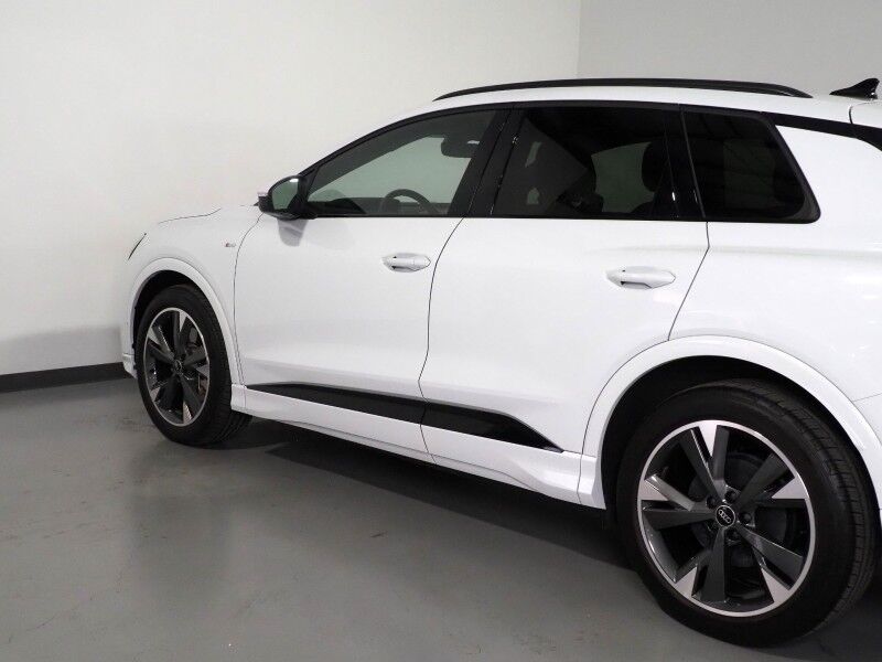 2024 Audi Q4 e-tron Premium Plus 55 Quattro *BLACK OPTIC PKG, NAVIGATION, VIRTUAL COCKPIT, ADAPTIVE CRUISE, SAFETY ALERTS, PANORAMA MOONROOF, LEATHER, HEATED SEATS/STEERING, WIRELESS CHARGING, ANDROID & APPLE Round Rock TX
