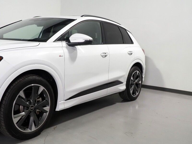 2024 Audi Q4 e-tron Premium Plus 55 Quattro *BLACK OPTIC PKG, NAVIGATION, VIRTUAL COCKPIT, ADAPTIVE CRUISE, SAFETY ALERTS, PANORAMA MOONROOF, LEATHER, HEATED SEATS/STEERING, WIRELESS CHARGING, ANDROID & APPLE Round Rock TX