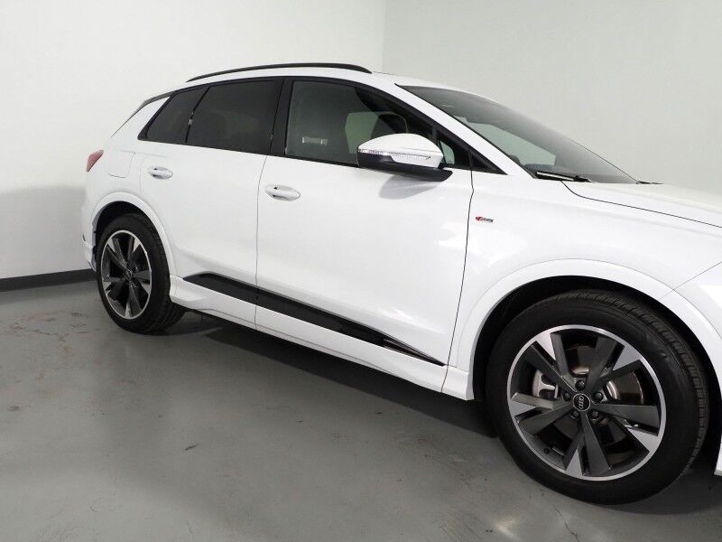 2024 Audi Q4 e-tron Premium Plus 55 Quattro *BLACK OPTIC PKG, NAVIGATION, VIRTUAL COCKPIT, ADAPTIVE CRUISE, SAFETY ALERTS, PANORAMA MOONROOF, LEATHER, HEATED SEATS/STEERING, WIRELESS CHARGING, ANDROID & APPLE Round Rock TX