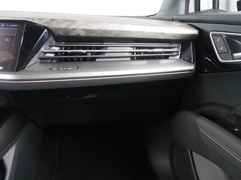 2024 Audi Q4 e-tron Premium Plus 55 Quattro *BLACK OPTIC PKG, NAVIGATION, VIRTUAL COCKPIT, ADAPTIVE CRUISE, SAFETY ALERTS, PANORAMA MOONROOF, LEATHER, HEATED SEATS/STEERING, WIRELESS CHARGING, ANDROID & APPLE Round Rock TX