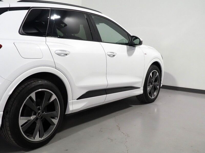 2024 Audi Q4 e-tron Premium Plus 55 Quattro *BLACK OPTIC PKG, NAVIGATION, VIRTUAL COCKPIT, ADAPTIVE CRUISE, SAFETY ALERTS, PANORAMA MOONROOF, LEATHER, HEATED SEATS/STEERING, WIRELESS CHARGING, ANDROID & APPLE Round Rock TX