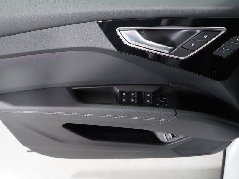 2024 Audi Q4 e-tron Premium Plus 55 Quattro *BLACK OPTIC PKG, NAVIGATION, VIRTUAL COCKPIT, ADAPTIVE CRUISE, SAFETY ALERTS, PANORAMA MOONROOF, LEATHER, HEATED SEATS/STEERING, WIRELESS CHARGING, ANDROID & APPLE Round Rock TX