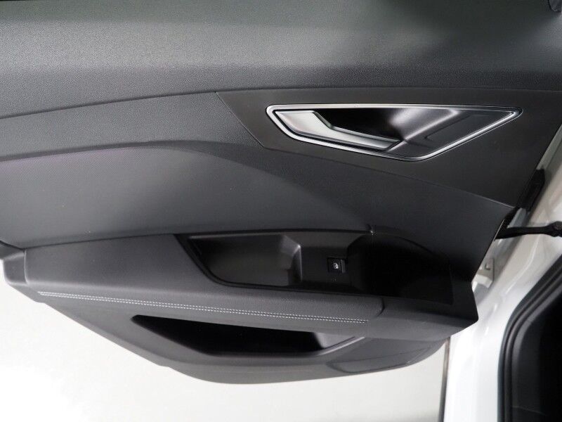 2024 Audi Q4 e-tron Premium Plus 55 Quattro *BLACK OPTIC PKG, NAVIGATION, VIRTUAL COCKPIT, ADAPTIVE CRUISE, SAFETY ALERTS, PANORAMA MOONROOF, LEATHER, HEATED SEATS/STEERING, WIRELESS CHARGING, ANDROID & APPLE Round Rock TX