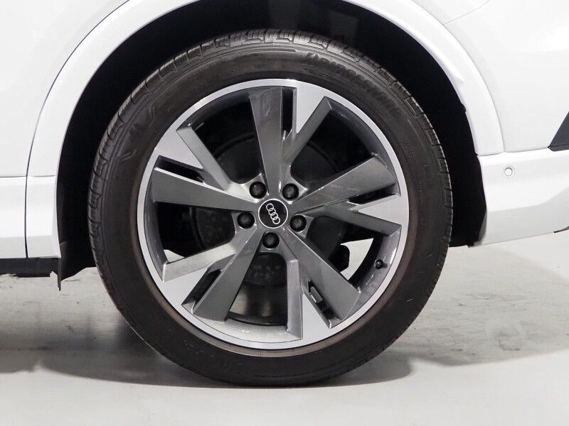 2024 Audi Q4 e-tron Premium Plus 55 Quattro *BLACK OPTIC PKG, NAVIGATION, VIRTUAL COCKPIT, ADAPTIVE CRUISE, SAFETY ALERTS, PANORAMA MOONROOF, LEATHER, HEATED SEATS/STEERING, WIRELESS CHARGING, ANDROID & APPLE Round Rock TX