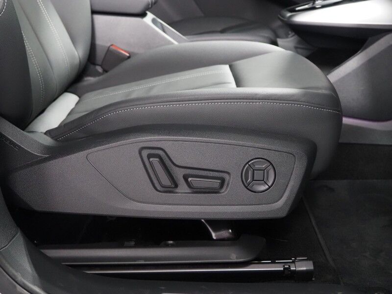 2024 Audi Q4 e-tron Premium Plus 55 Quattro *BLACK OPTIC PKG, NAVIGATION, VIRTUAL COCKPIT, ADAPTIVE CRUISE, SAFETY ALERTS, PANORAMA MOONROOF, LEATHER, HEATED SEATS/STEERING, WIRELESS CHARGING, ANDROID & APPLE Round Rock TX