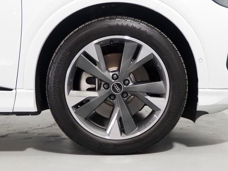 2024 Audi Q4 e-tron Premium Plus 55 Quattro *BLACK OPTIC PKG, NAVIGATION, VIRTUAL COCKPIT, ADAPTIVE CRUISE, SAFETY ALERTS, PANORAMA MOONROOF, LEATHER, HEATED SEATS/STEERING, WIRELESS CHARGING, ANDROID & APPLE Round Rock TX