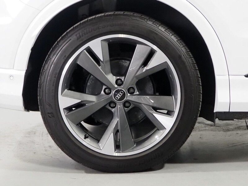 2024 Audi Q4 e-tron Premium Plus 55 Quattro *BLACK OPTIC PKG, NAVIGATION, VIRTUAL COCKPIT, ADAPTIVE CRUISE, SAFETY ALERTS, PANORAMA MOONROOF, LEATHER, HEATED SEATS/STEERING, WIRELESS CHARGING, ANDROID & APPLE Round Rock TX