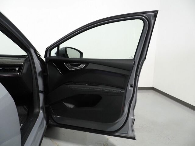 2024 Audi Q4 e-tron Prestige 50 Quattro *BLACK OPTIC PKG, HEADS-UP DISPLAY, NAVIGATION, ADAPTIVE CRUISE, SAFETY ALERTS, AUTO PARKING, REAR-CAMERA, PANO MOONROOF, LEATHER, HEATED SEATS/STEERING, SONOS AUDIO, WIRELESS CHARGING Round Rock TX
