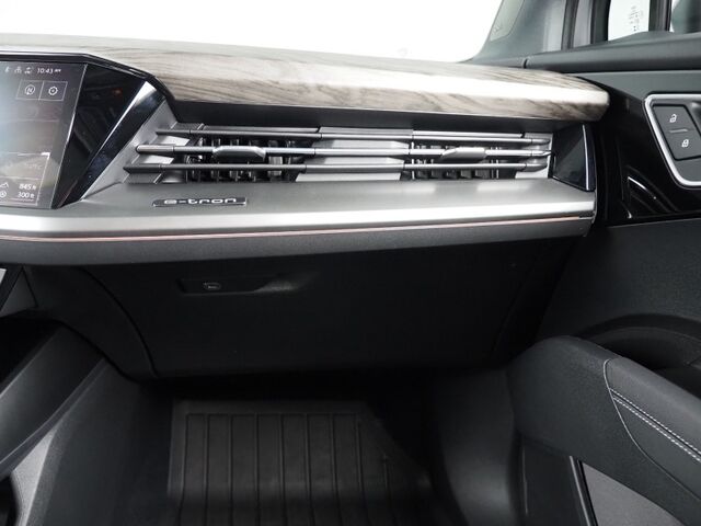 2024 Audi Q4 e-tron Prestige 50 Quattro *BLACK OPTIC PKG, HEADS-UP DISPLAY, NAVIGATION, ADAPTIVE CRUISE, SAFETY ALERTS, AUTO PARKING, REAR-CAMERA, PANO MOONROOF, LEATHER, HEATED SEATS/STEERING, SONOS AUDIO, WIRELESS CHARGING Round Rock TX