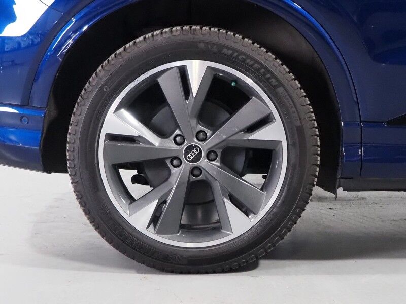 2024 Audi Q4 e-tron Prestige 50 Quattro *BLACK OPTIC PKG, HEADS-UP DISPLAY, NAVIGATION, ADAPTIVE CRUISE, SAFETY ALERTS, AUTO PARKING, REAR-CAMERA, PANO MOONROOF, LEATHER, HEATED SEATS/STEERING, SONOS AUDIO, WIRELESS CHARGING Round Rock TX