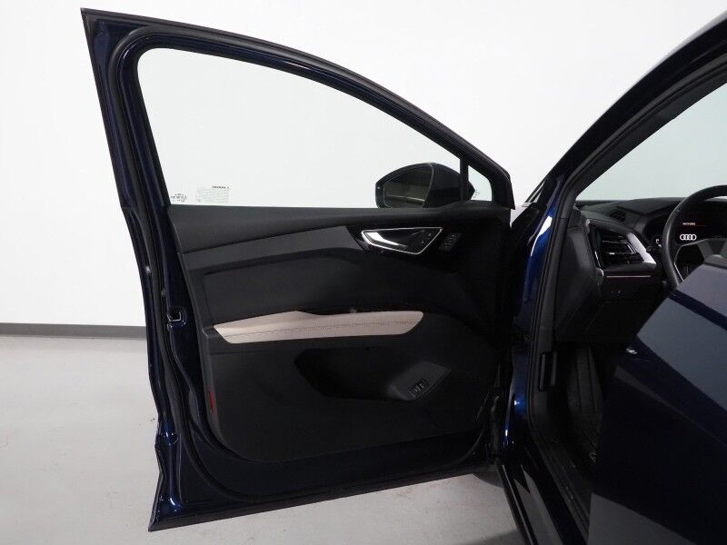 2024 Audi Q4 e-tron Prestige 50 Quattro *BLACK OPTIC PKG, HEADS-UP DISPLAY, NAVIGATION, ADAPTIVE CRUISE, SAFETY ALERTS, AUTO PARKING, REAR-CAMERA, PANO MOONROOF, LEATHER, HEATED SEATS/STEERING, SONOS AUDIO, WIRELESS CHARGING Round Rock TX