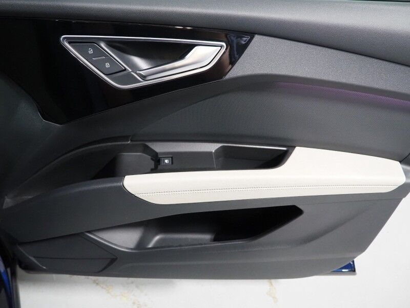 2024 Audi Q4 e-tron Prestige 50 Quattro *BLACK OPTIC PKG, HEADS-UP DISPLAY, NAVIGATION, ADAPTIVE CRUISE, SAFETY ALERTS, AUTO PARKING, REAR-CAMERA, PANO MOONROOF, LEATHER, HEATED SEATS/STEERING, SONOS AUDIO, WIRELESS CHARGING Round Rock TX