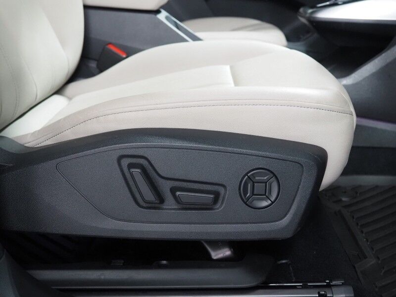 2024 Audi Q4 e-tron Prestige 50 Quattro *BLACK OPTIC PKG, HEADS-UP DISPLAY, NAVIGATION, ADAPTIVE CRUISE, SAFETY ALERTS, AUTO PARKING, REAR-CAMERA, PANO MOONROOF, LEATHER, HEATED SEATS/STEERING, SONOS AUDIO, WIRELESS CHARGING Round Rock TX