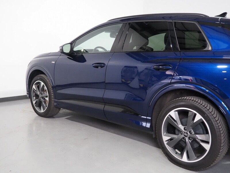 2024 Audi Q4 e-tron Prestige 50 Quattro *BLACK OPTIC PKG, HEADS-UP DISPLAY, NAVIGATION, ADAPTIVE CRUISE, SAFETY ALERTS, AUTO PARKING, REAR-CAMERA, PANO MOONROOF, LEATHER, HEATED SEATS/STEERING, SONOS AUDIO, WIRELESS CHARGING Round Rock TX