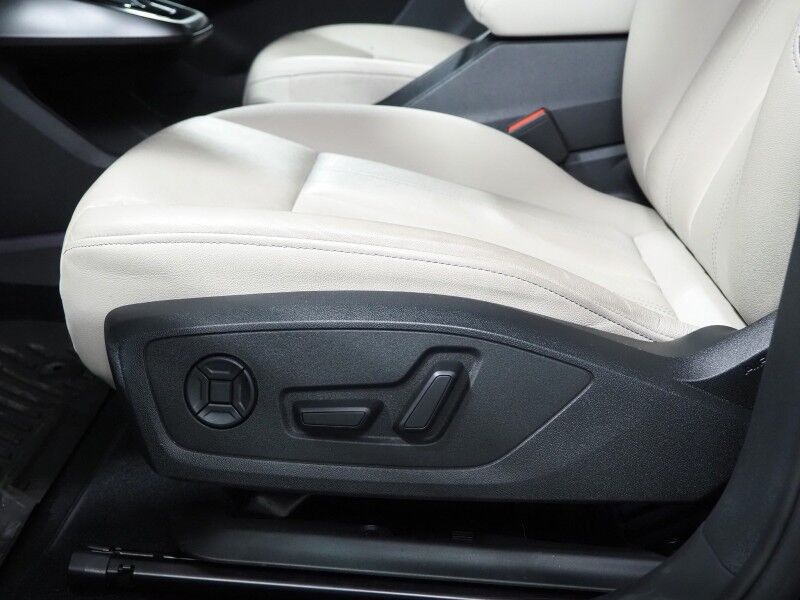 2024 Audi Q4 e-tron Prestige 50 Quattro *BLACK OPTIC PKG, HEADS-UP DISPLAY, NAVIGATION, ADAPTIVE CRUISE, SAFETY ALERTS, AUTO PARKING, REAR-CAMERA, PANO MOONROOF, LEATHER, HEATED SEATS/STEERING, SONOS AUDIO, WIRELESS CHARGING Round Rock TX