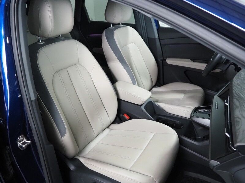 2024 Audi Q4 e-tron Prestige 50 Quattro *BLACK OPTIC PKG, HEADS-UP DISPLAY, NAVIGATION, ADAPTIVE CRUISE, SAFETY ALERTS, AUTO PARKING, REAR-CAMERA, PANO MOONROOF, LEATHER, HEATED SEATS/STEERING, SONOS AUDIO, WIRELESS CHARGING