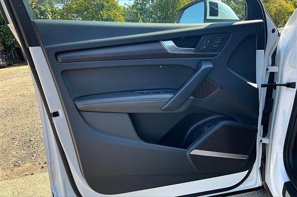 2024 Audi Q5 45 S line Premium OR