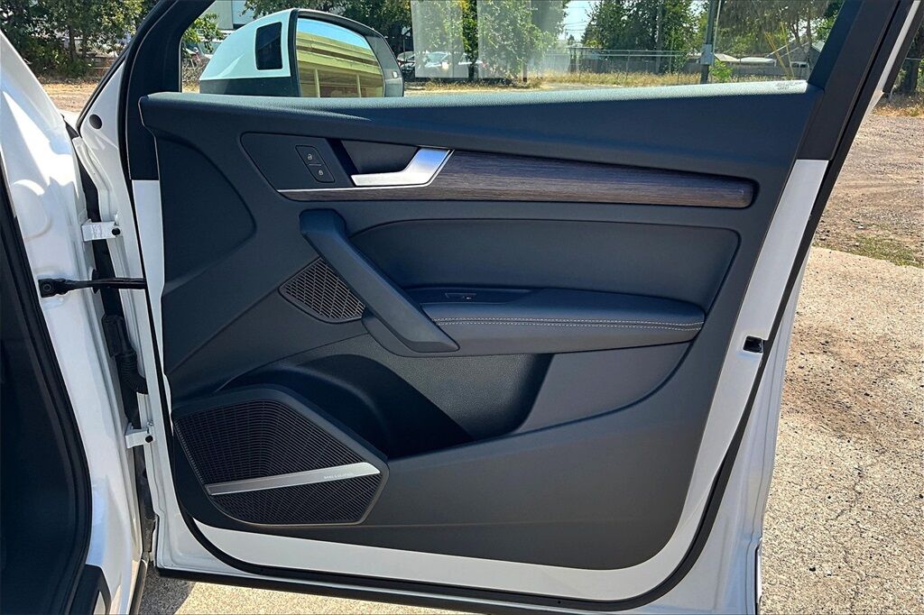 2024 Audi Q5 45 S line Premium OR