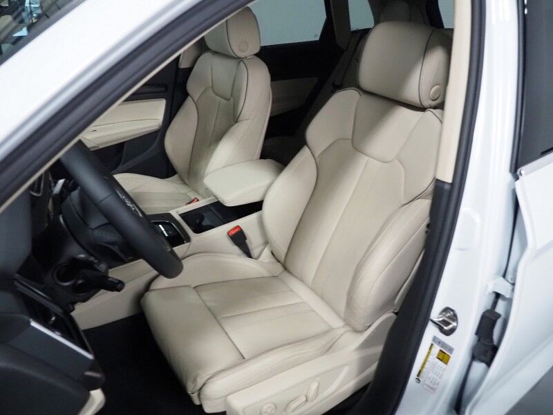 2024 Audi Q5 Premium Plus 40 TFSI Quattro *VIRTUAL COCKPIT, ADAPTIVE CRUISE, SAFETY ALERTS, 360 VIEW CAMERAS, PANORAMA MOONROOF, LEATHER, CLIMATE SEATS, HEATED STEERING, POWER LIFTGATE, BANG & OLUFSEN, ANDROID & APPLE Round Rock TX