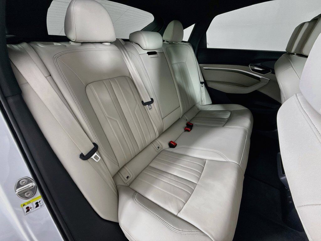 2024 Audi Q8 Sportback e-tron Premium Willowbrook IL