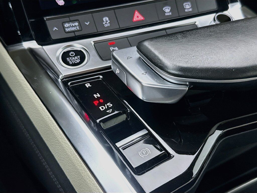 2024 Audi Q8 Sportback e-tron Premium Willowbrook IL