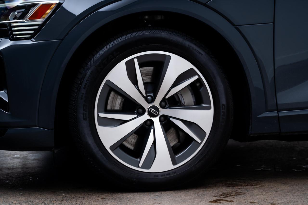 2024 Audi Q8 e-tron Premium 1 Owner / Adaptive Cruise / Adaptive Suspension Portland OR