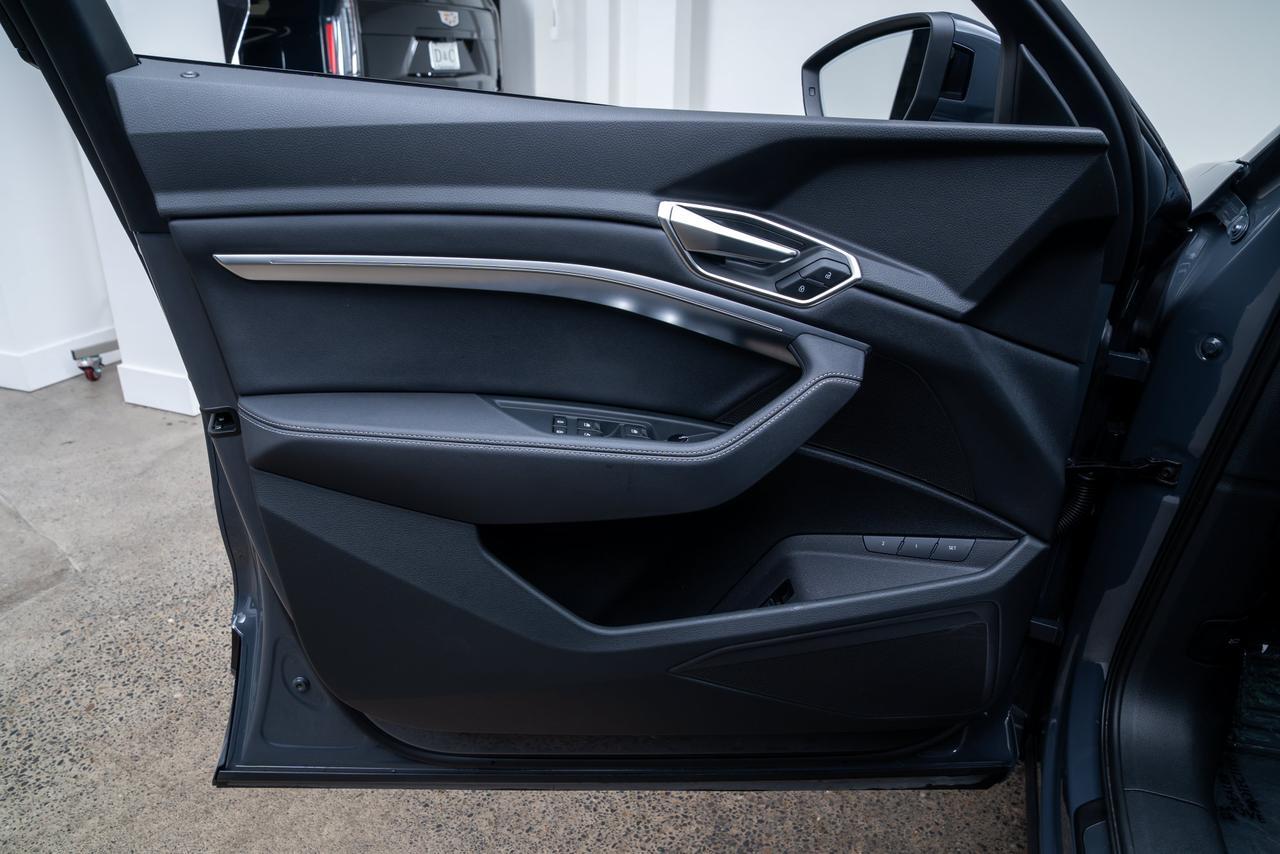 2024 Audi Q8 e-tron Premium 1 Owner / Adaptive Cruise / Adaptive Suspension Portland OR