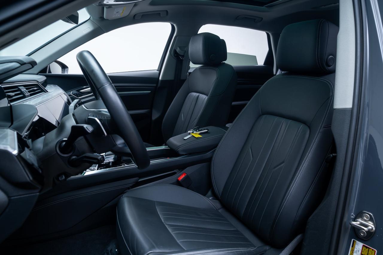 2024 Audi Q8 e-tron Premium 1 Owner / Adaptive Cruise / Adaptive Suspension Portland OR