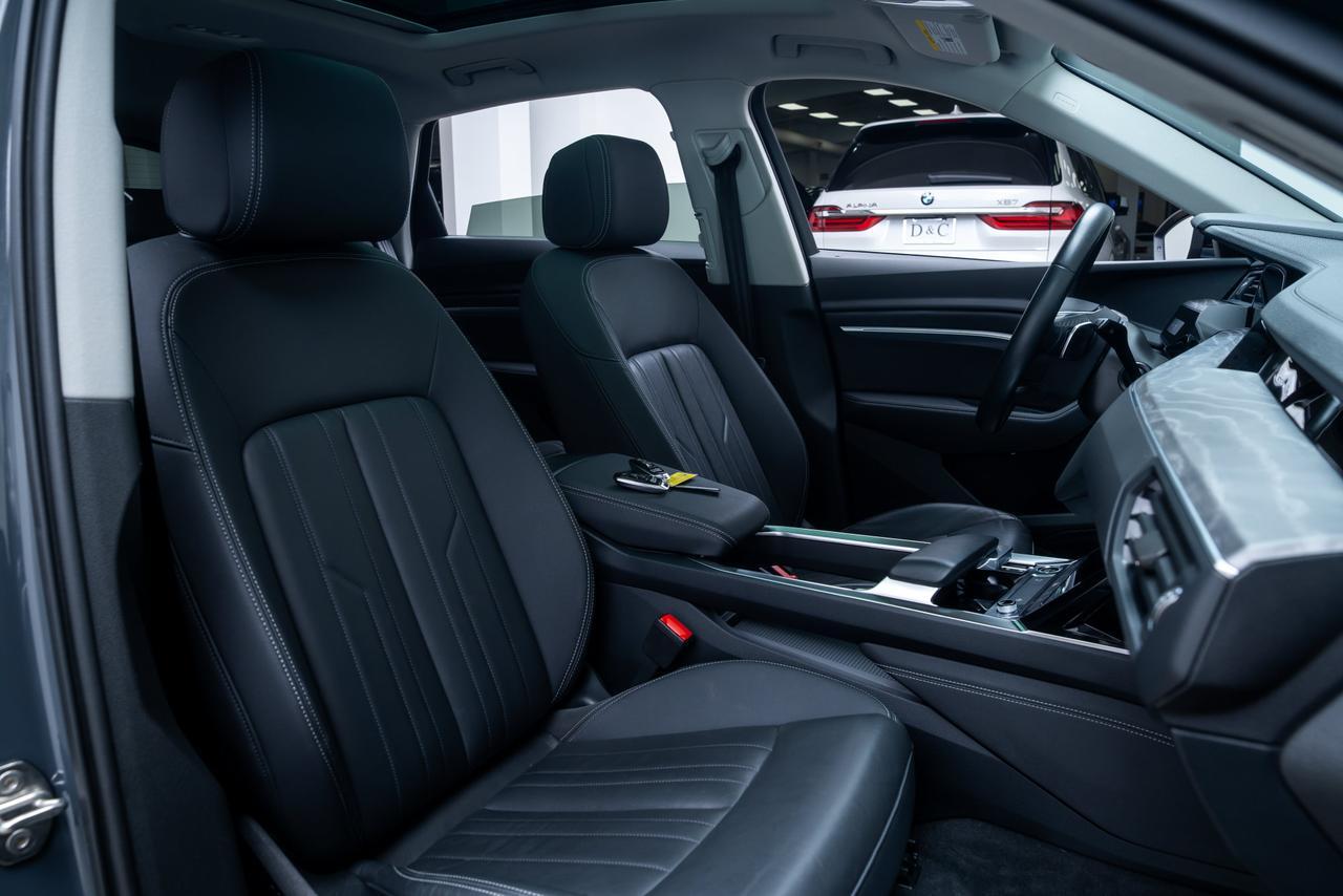 2024 Audi Q8 e-tron Premium 1 Owner / Adaptive Cruise / Adaptive Suspension Portland OR