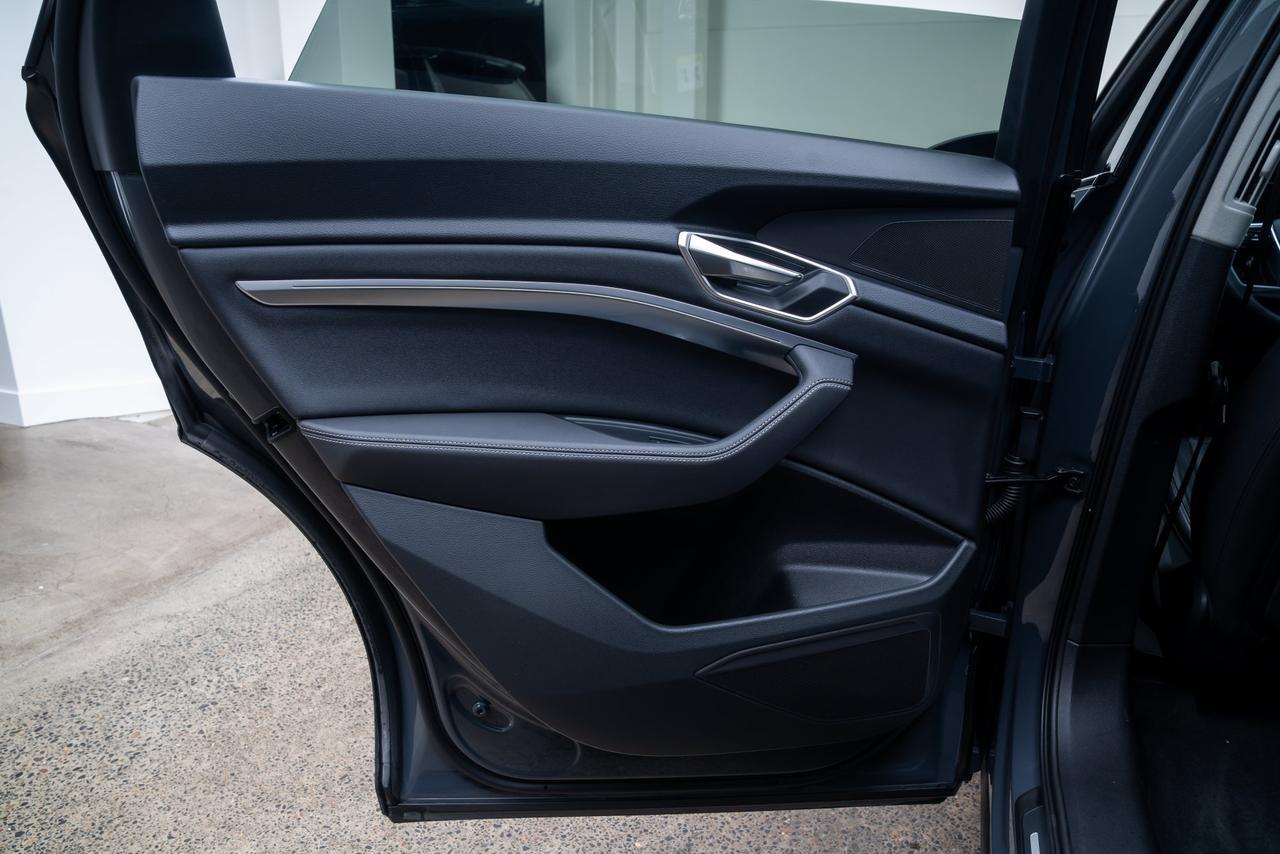 2024 Audi Q8 e-tron Premium 1 Owner / Adaptive Cruise / Adaptive Suspension Portland OR
