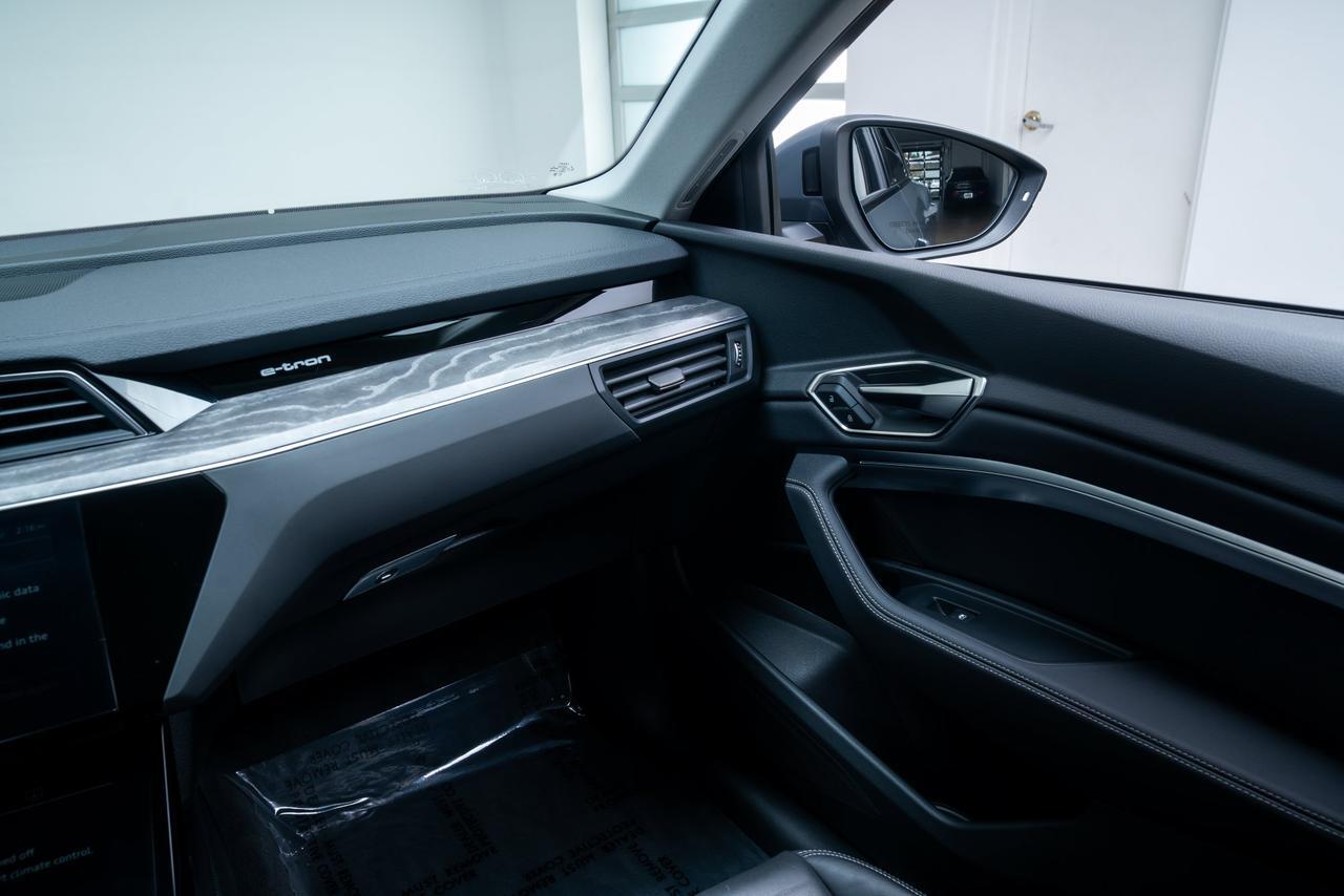 2024 Audi Q8 e-tron Premium 1 Owner / Adaptive Cruise / Adaptive Suspension Portland OR