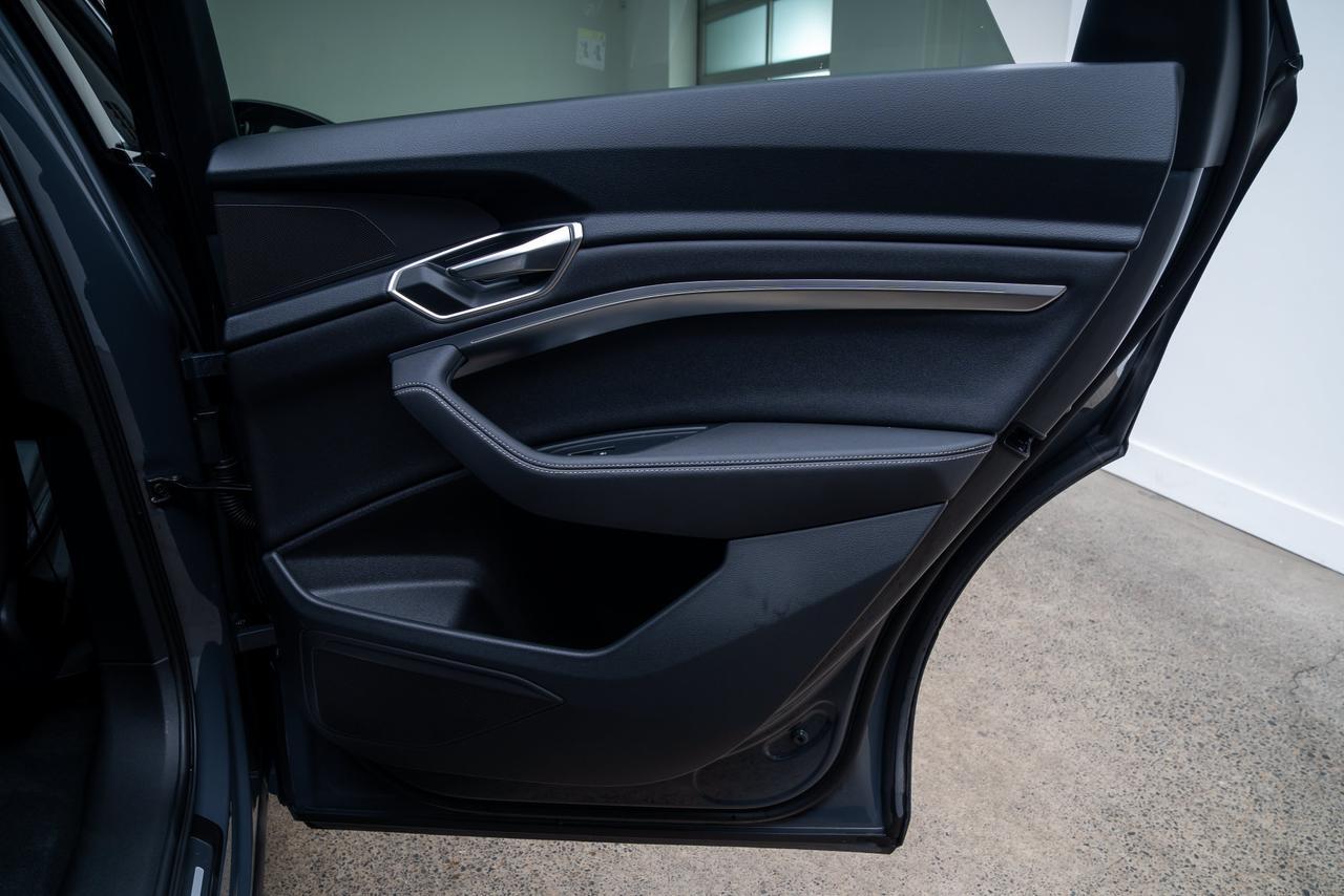 2024 Audi Q8 e-tron Premium 1 Owner / Adaptive Cruise / Adaptive Suspension Portland OR