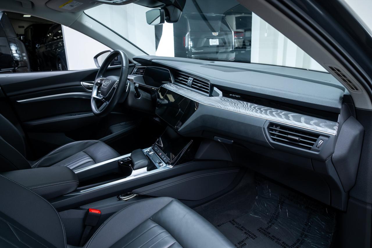 2024 Audi Q8 e-tron Premium 1 Owner / Adaptive Cruise / Panoramic Roof Portland OR