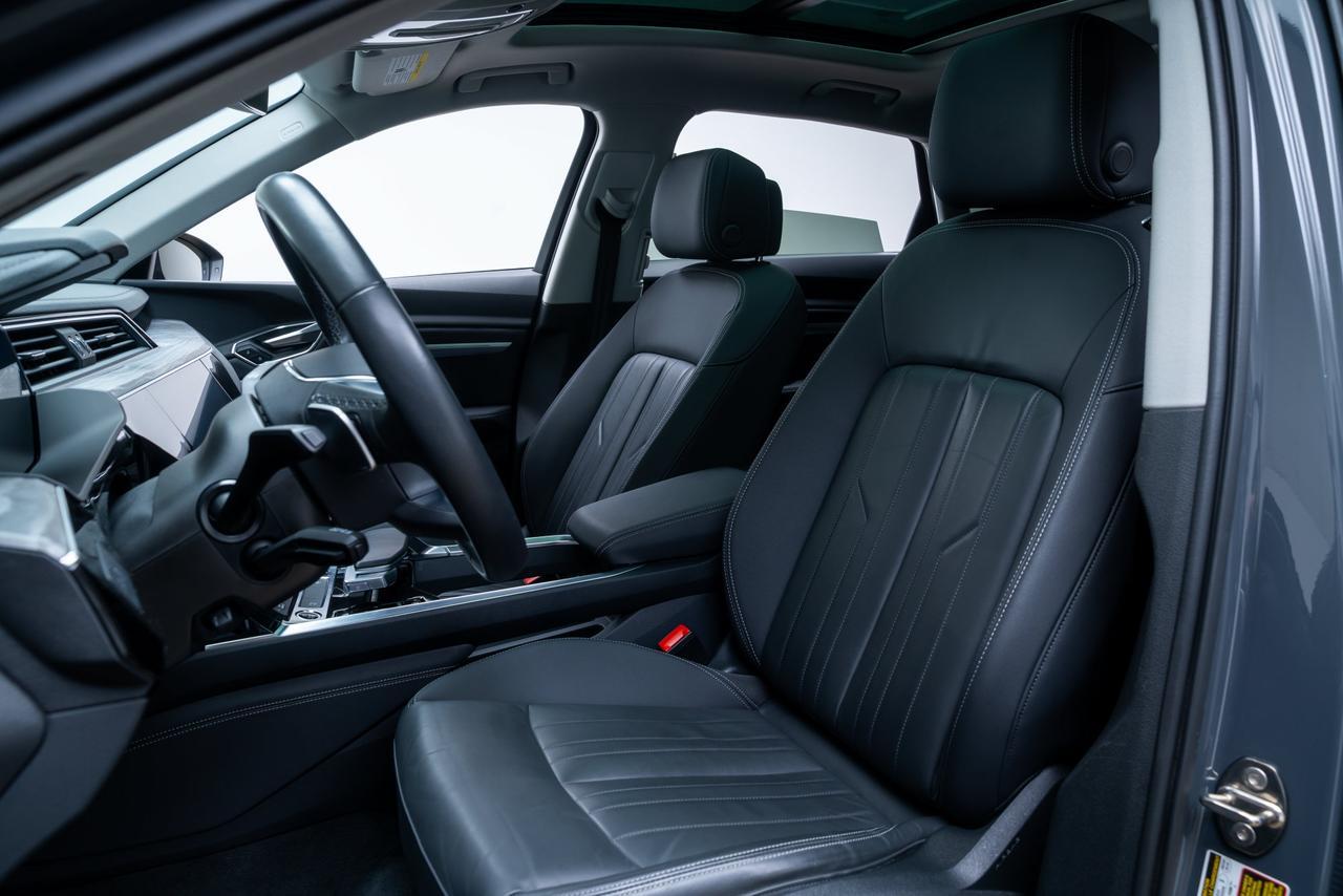 2024 Audi Q8 e-tron Premium 1 Owner / Adaptive Cruise / Panoramic Roof Portland OR