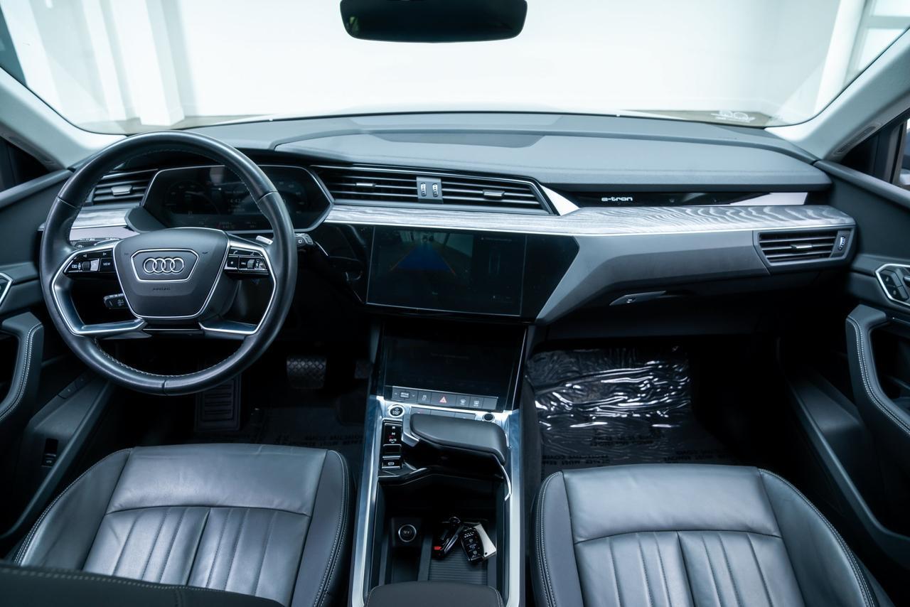 2024 Audi Q8 e-tron Premium 1 Owner / Adaptive Cruise / Panoramic Roof Portland OR
