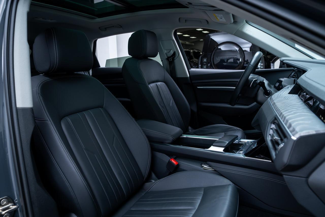 2024 Audi Q8 e-tron Premium 1 Owner / Adaptive Cruise / Panoramic Roof Portland OR